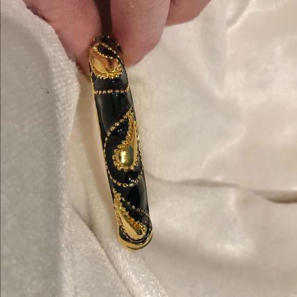 Black and Gold Bangle Clasp Bracelet - Picture 10 of 10